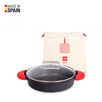 Casseruola bassa con coperchio in vetro, 2 presine in silicone e una borsa in cotone inclusi CM 24/L 2,5