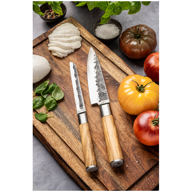 Set 2 coltelli "Forged Olive", composto da coltello cuoco e coltello multiuso seghettato cm 16/13,5