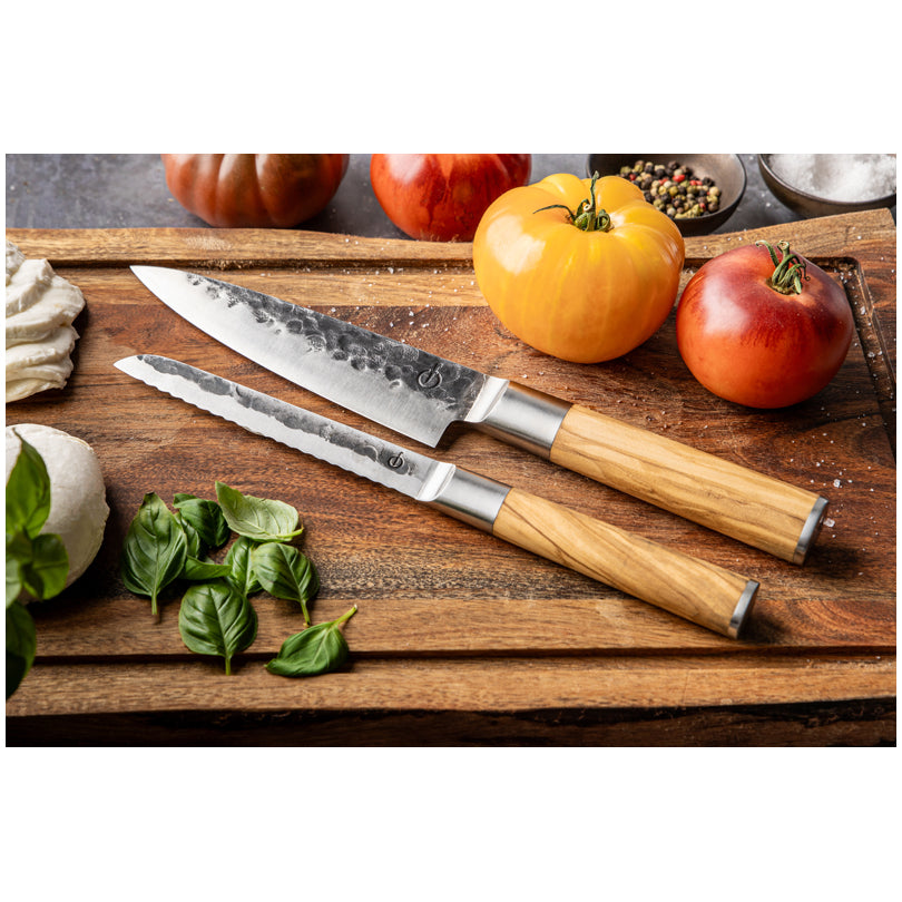 Set 2 coltelli "Forged Olive", composto da coltello cuoco e coltello multiuso seghettato cm 16/13,5