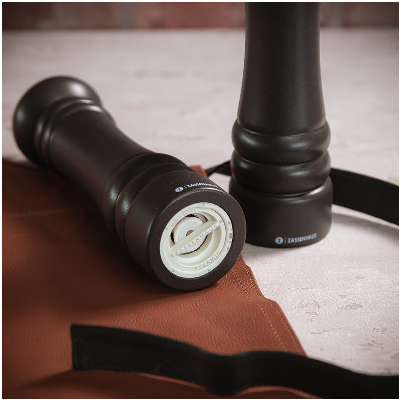 Macinasale "Berlin", in faggio verniciato scuro cm Ø6,2x24