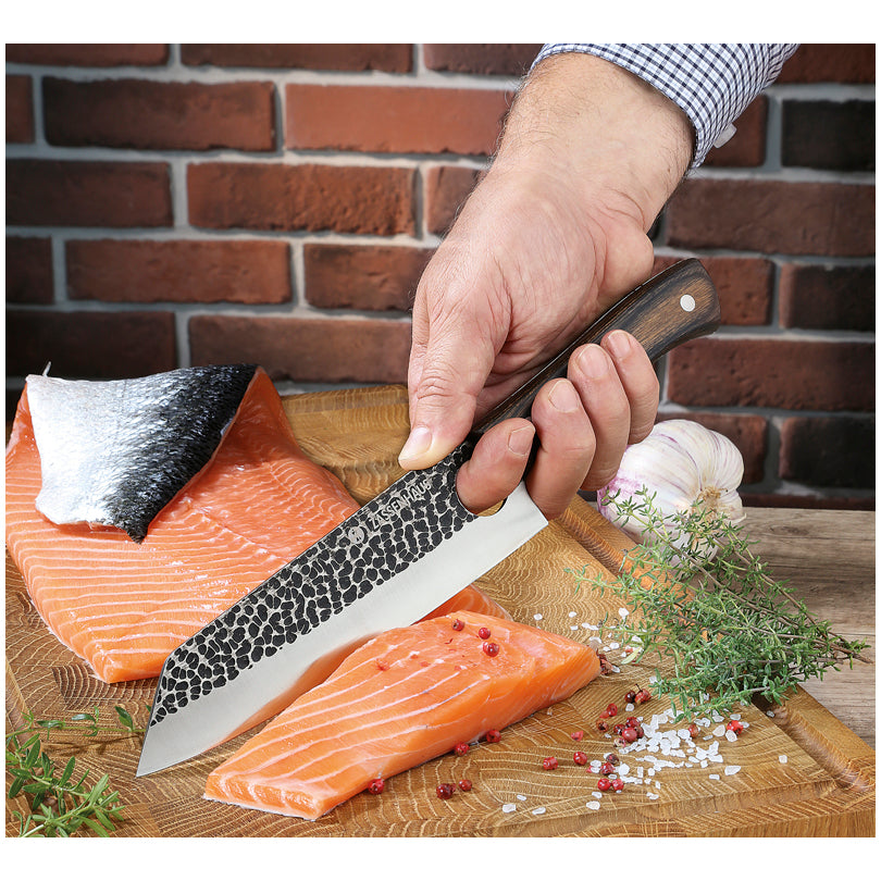 Coltello cuoco "Hunter" con custodia in pelle, dotata di un pratico laccio per fissarla alla cintura cm 19/31