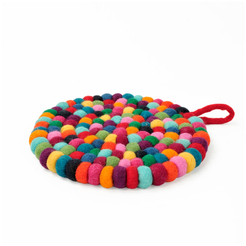 Sottopentola tondo "Pompon Arcobaleno" con pratico occhiello cm Ø19