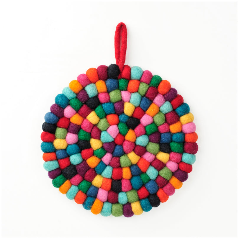 Sottopentola tondo "Pompon Arcobaleno" con pratico occhiello cm Ø19