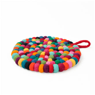Sottopentola tondo "Pompon Arcobaleno" con pratico occhiello cm Ø19