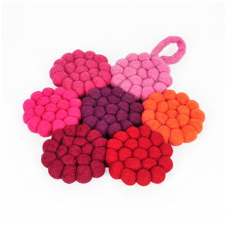 Sottopentola a forma di fiore "Pompon Fiore Rosso/Pink" con occhiello cm Ø18x1,5