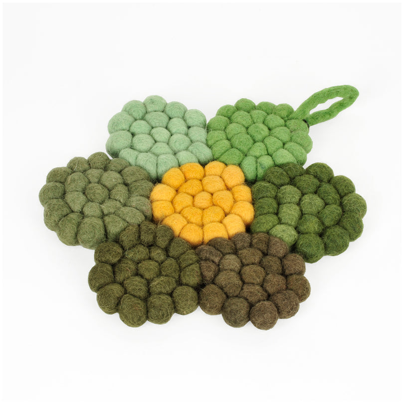 Sottopentola a forma di fiore "Pompon Fiore Verde/Giallo" con occhiello cm Ø18x1,5