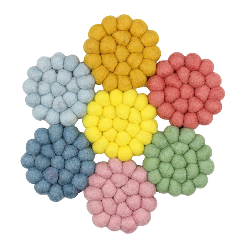 Sottopentola a forma di fiore "Pompon Fiore Pastel" con occhiello cm Ø18x1,5