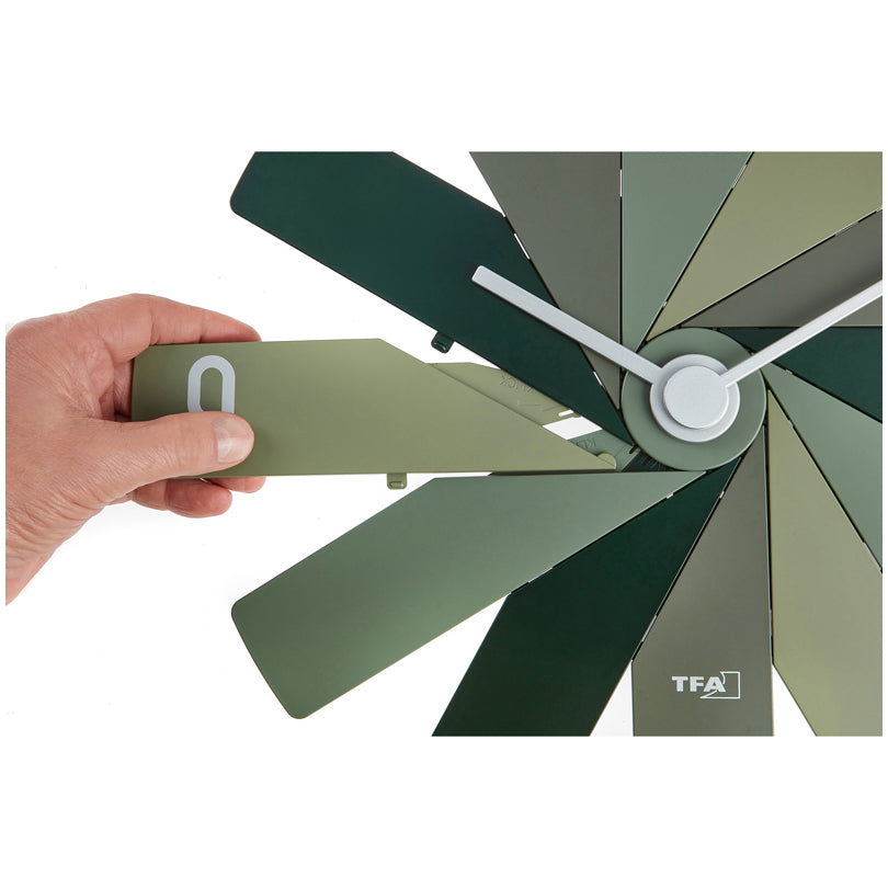 Orologio da parete di design analogico "Clock in a Box", da assemblare cm Ø40